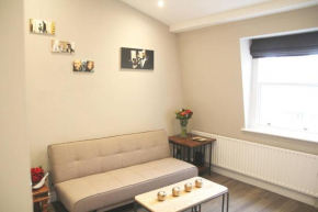 GuestReady - Quaint English Flat near Portobello